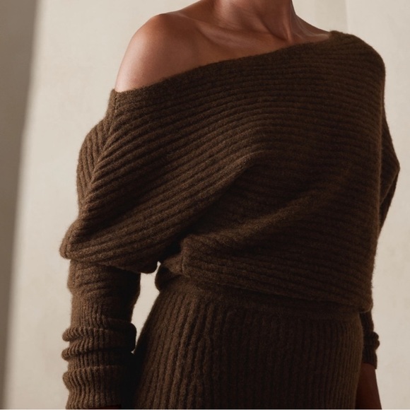 Brand New (Never Worn) Banana Republic Colleta Off-Shoulder Midi Dress - Picture 2 of 3